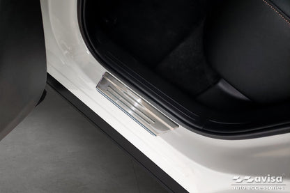 Tröskelskydd Lines Mazda CX-60 2022+ – Silver satin – detaljbild 2