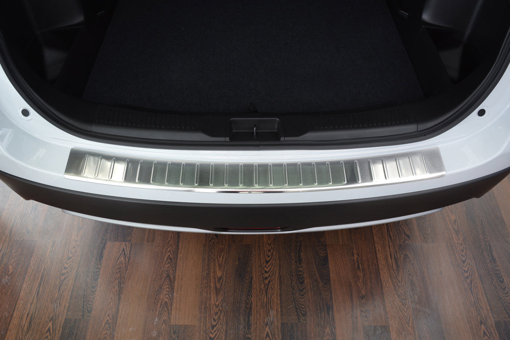 Lastskydd Suzuki SX4 S-Cross 5-dörrars 2013–2021 – Silver satin – detaljbild 2