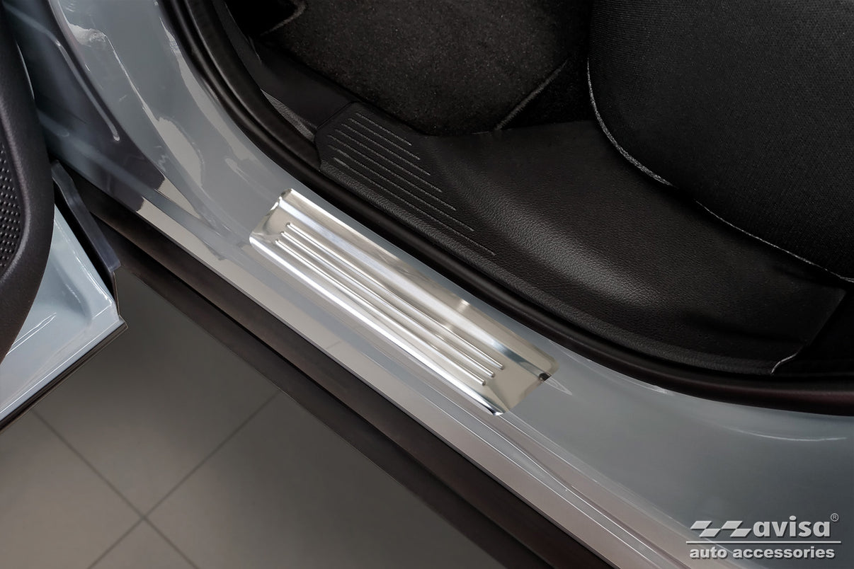 Tröskelskydd Special Edition Nissan Qashqai III crossover 2021–2024 facelift 2024+ m.fl. – Silver satin – detaljbild 2