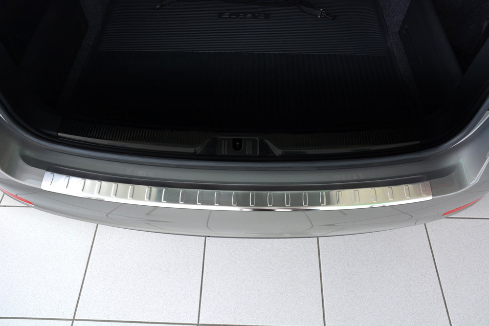 Lastskydd Skoda Superb Kombi 2013–2015 – Silver satin – detaljbild 2