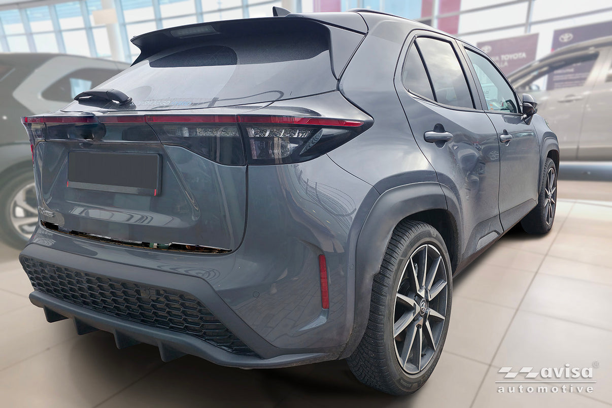 Bakluckelist Toyota Yaris Cross 2021+ – Spegelblank svart – detaljbild 2