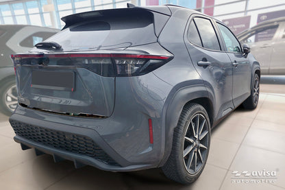 Bakluckelist Toyota Yaris Cross 2021+ – Spegelblank svart – detaljbild 2