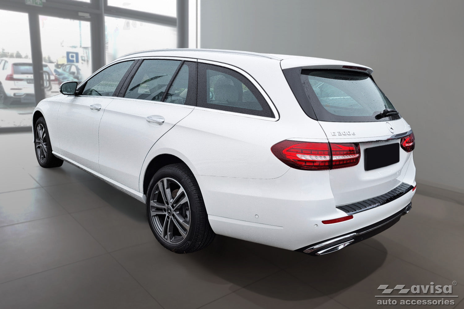 Lastskydd Mercedes E Class W213 Kombi 2016+ / Mercedes E53 S213 AMG 2018+ – Spegelblank svart – detaljbild 2