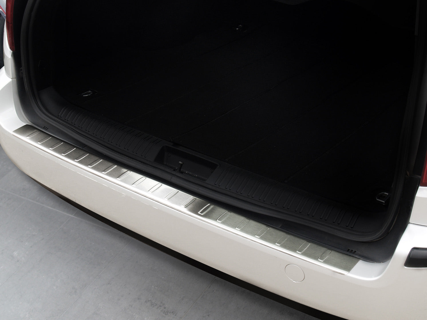 Lastskydd Ford Mondeo III MK3 Kombi 2000–2007 – Silver satin – detaljbild 3