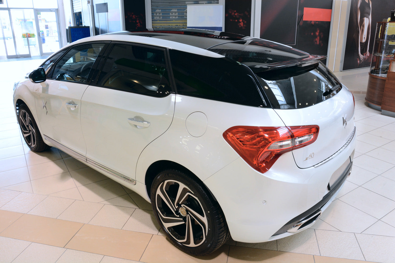 Lastskydd Citroen DS5 2011–2015, facelift 2015+ – Silver satin – detaljbild 3