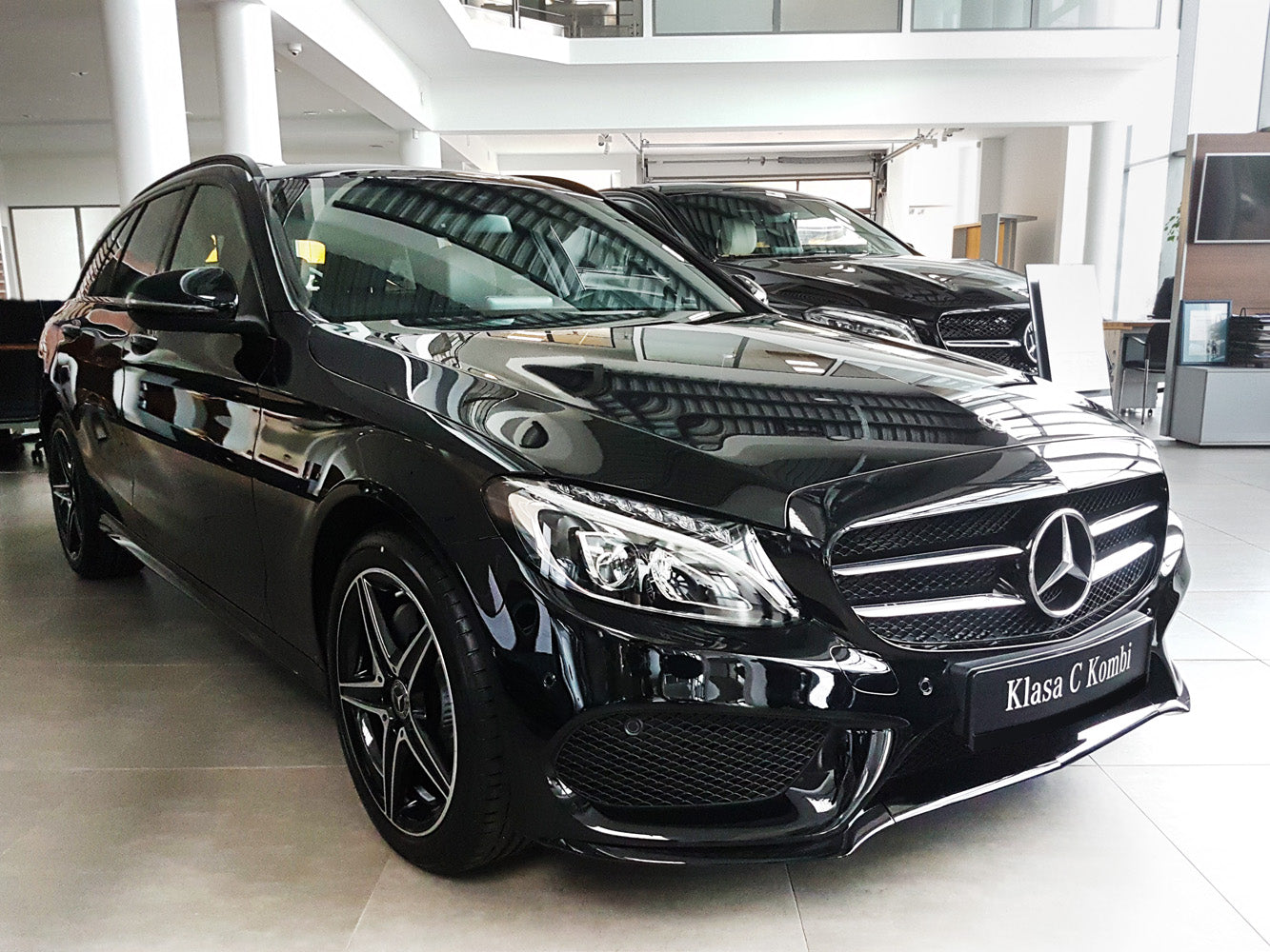 Lastskydd Mercedes C Class W205 Kombi 2014–2018, facelift 2018–2021 – Svart – detaljbild 3