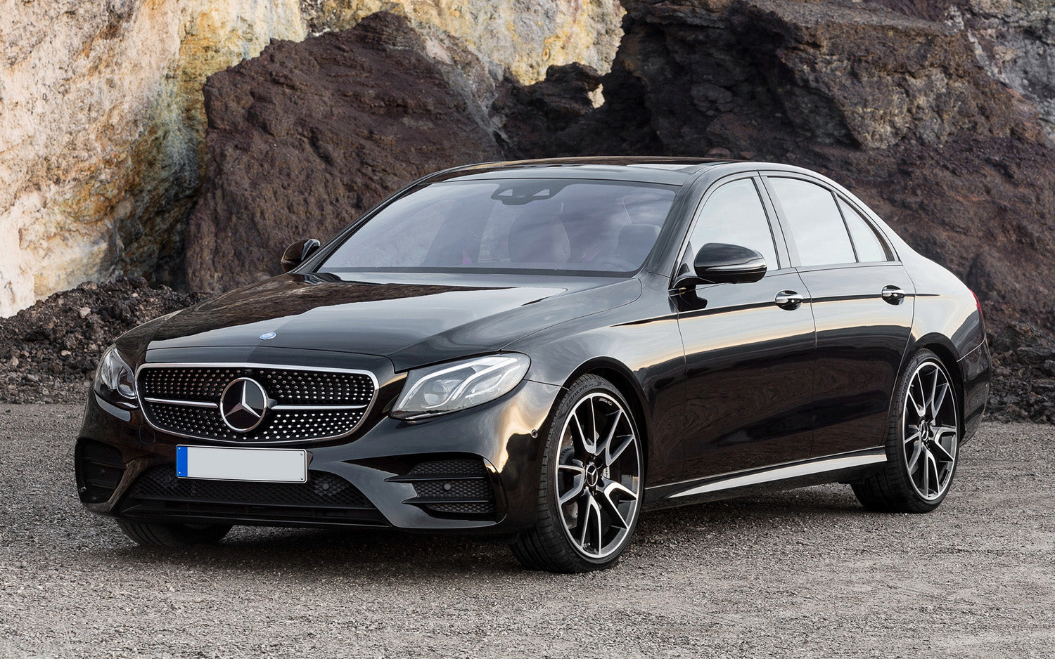 Lastskydd Mercedes E Class W213 sedan 2016–2020, facelift 2020–2023 – Röd / Svart – detaljbild 3