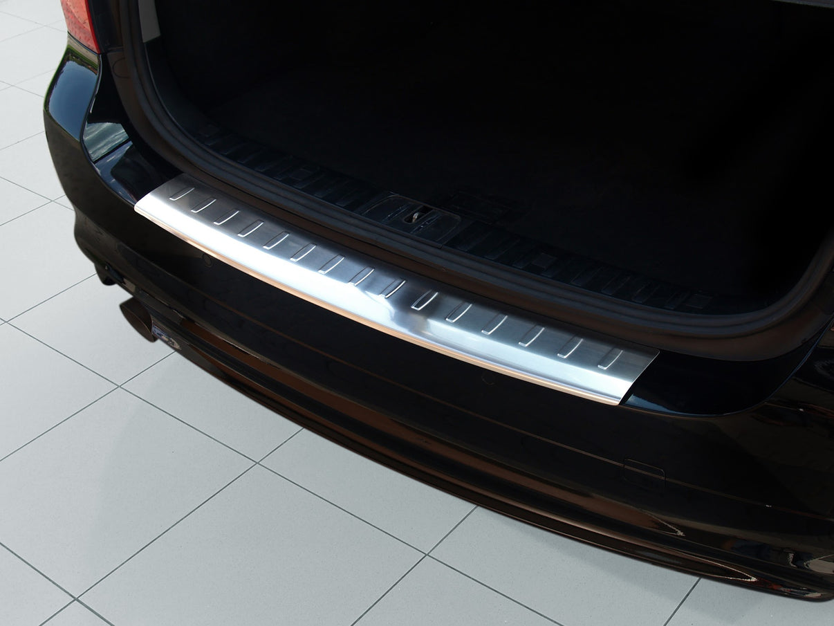 Lastskydd BMW 3 E91 touring 2008–2012 – Silver satin – detaljbild 3