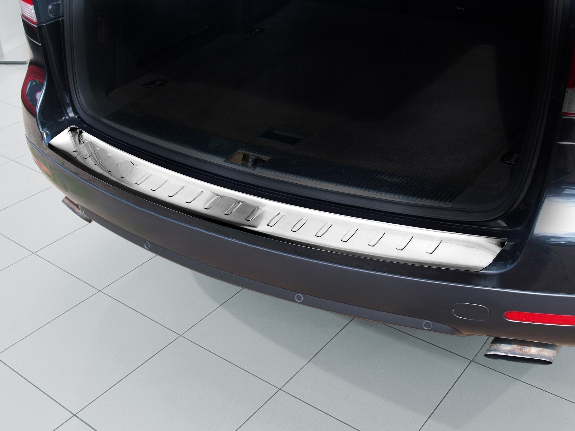 Lastskydd Volkswagen Touareg I 2007–2010 – Silver satin – detaljbild 2
