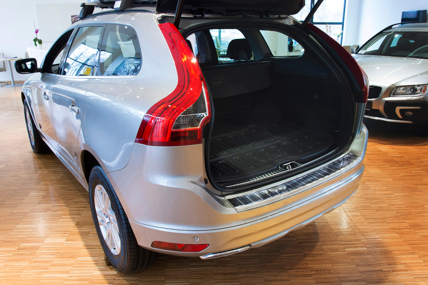 Lastskydd Volvo XC60 2013–2017 – Silver satin – detaljbild 3