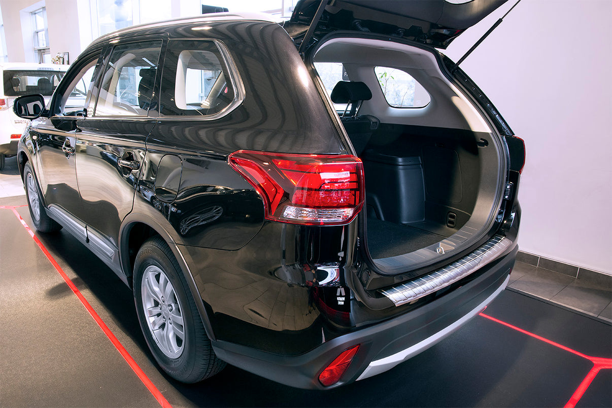 Lastskydd Mitsubishi Outlander III facelift 2015–2017, facelift 2017–2022 m.fl. – Silver satin – detaljbild 3