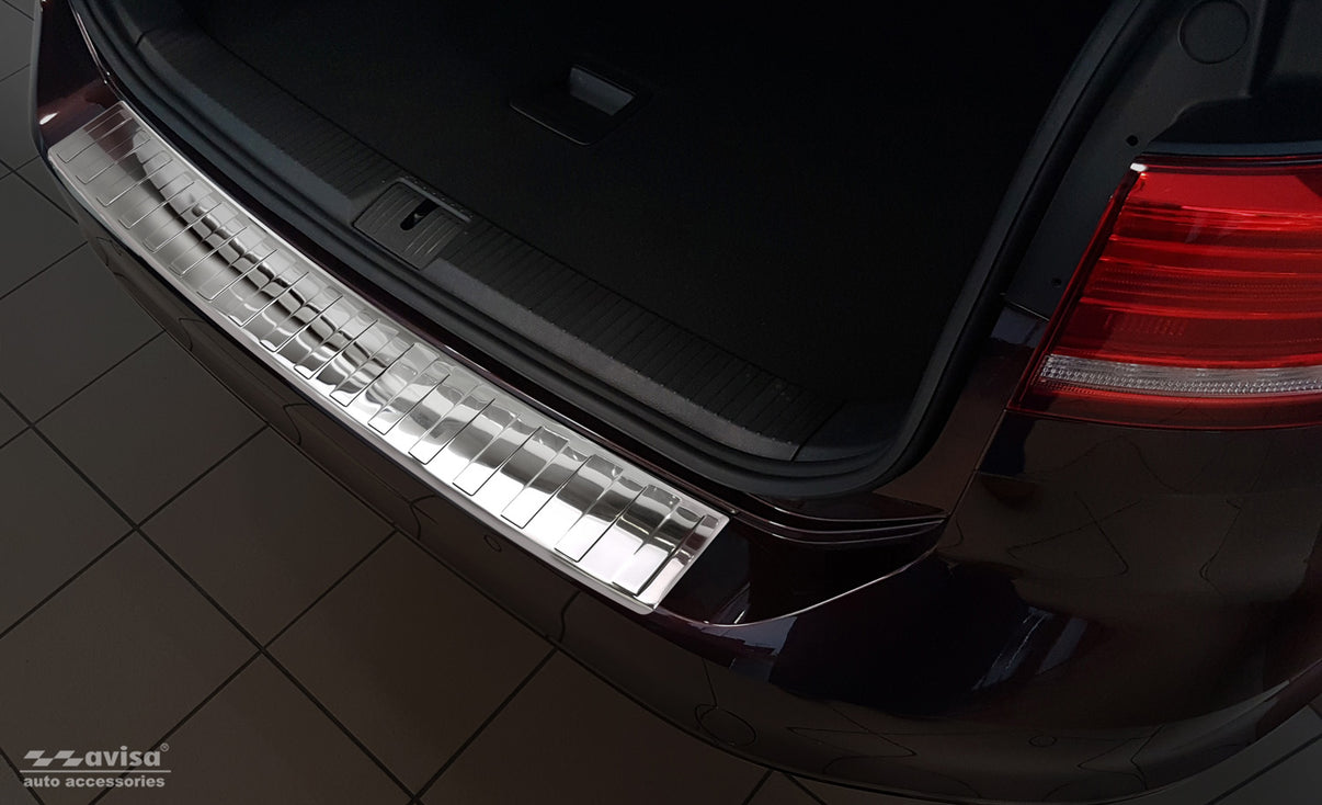 Lastskydd Volkswagen Passat B8 variant/ R-line/ Alltrack/ GTE 2014–2019, facelift 2019–2023 – Spegelpolerat silver – detaljbild 3