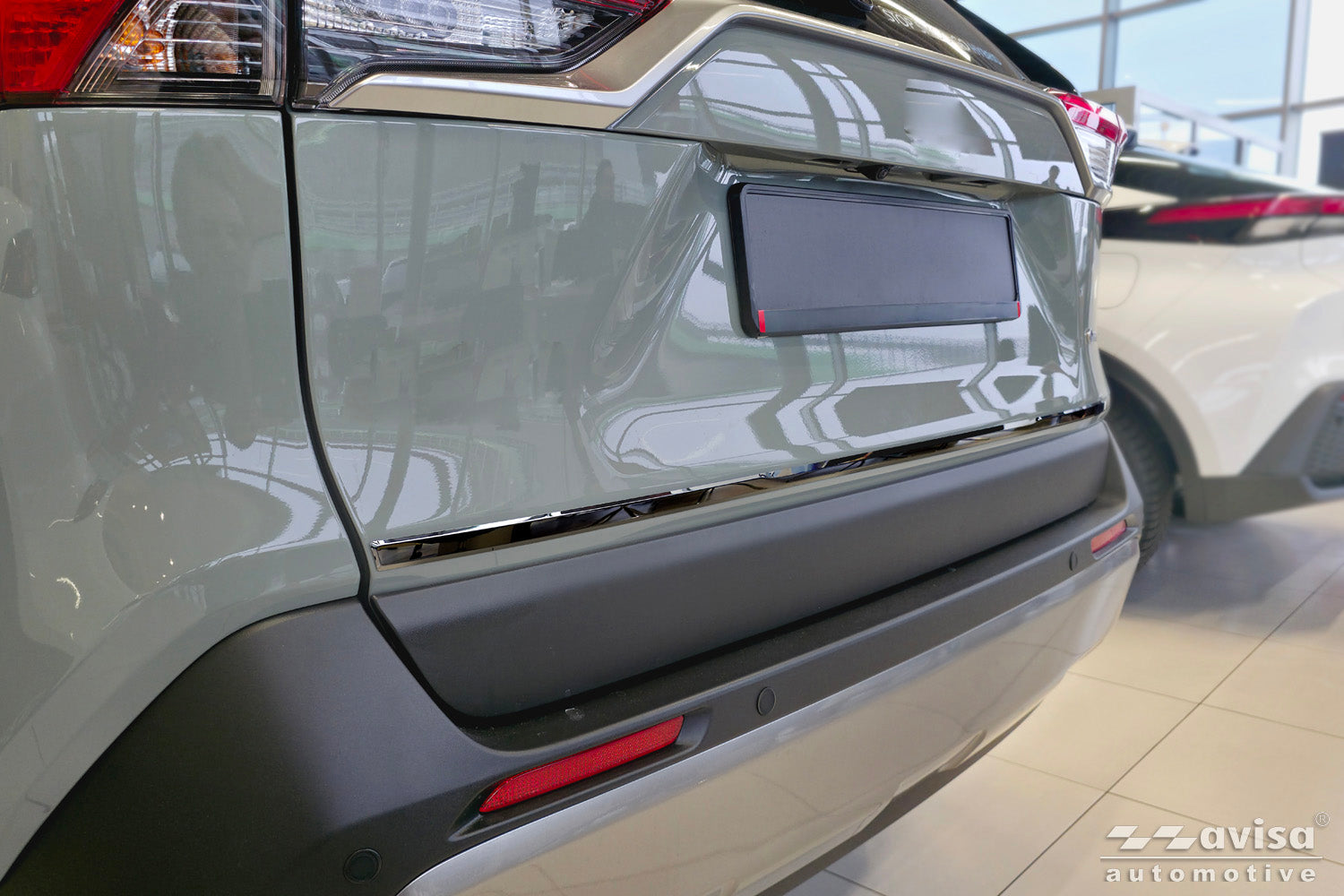 Bakluckelist Toyota RAV4 V generation/ Hybrid 2018+ ( fits version PHEV GR ) – Spegelblank svart – detaljbild 3