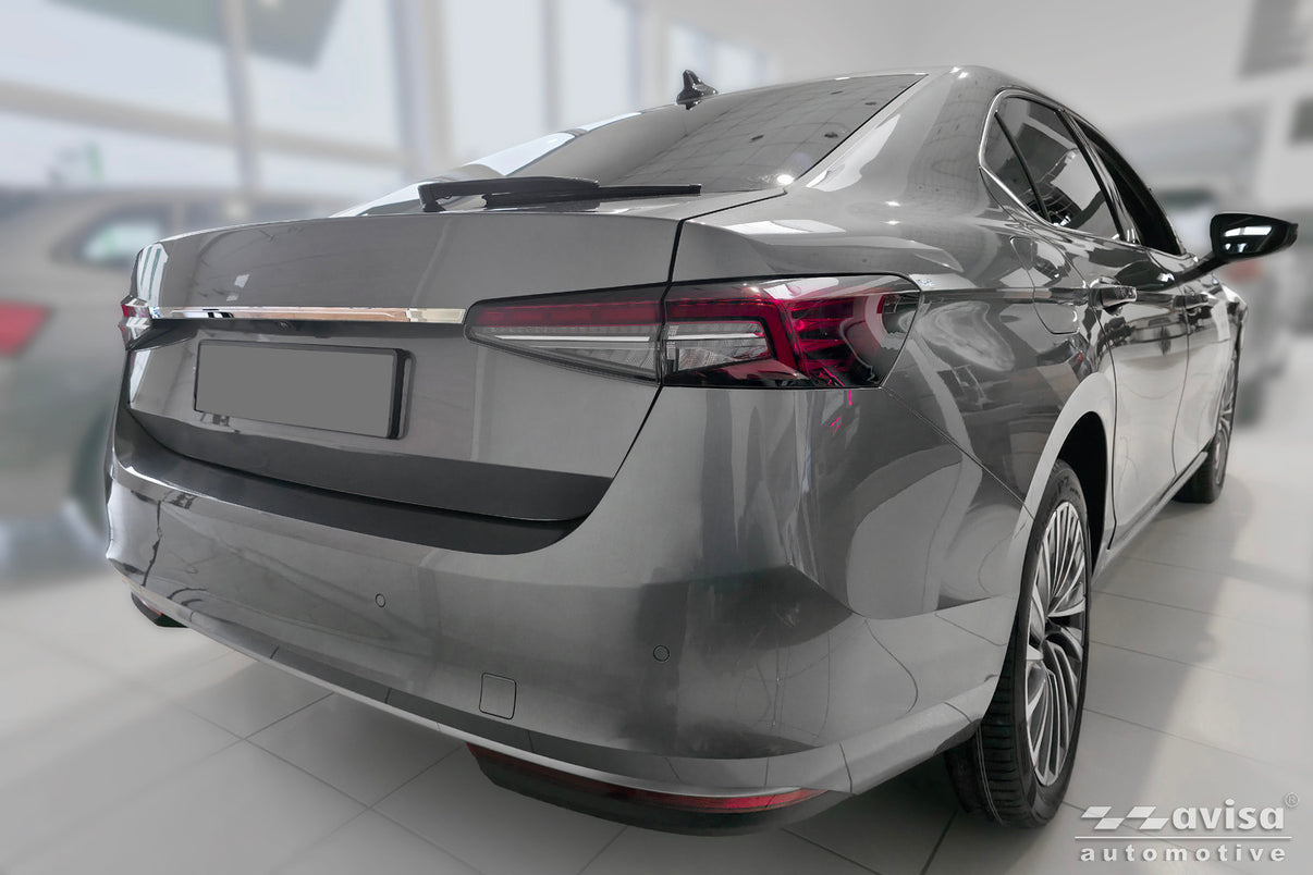 Bakluckelist Skoda Superb IV liftback 2023+ – Spegelpolerat silver – detaljbild 2