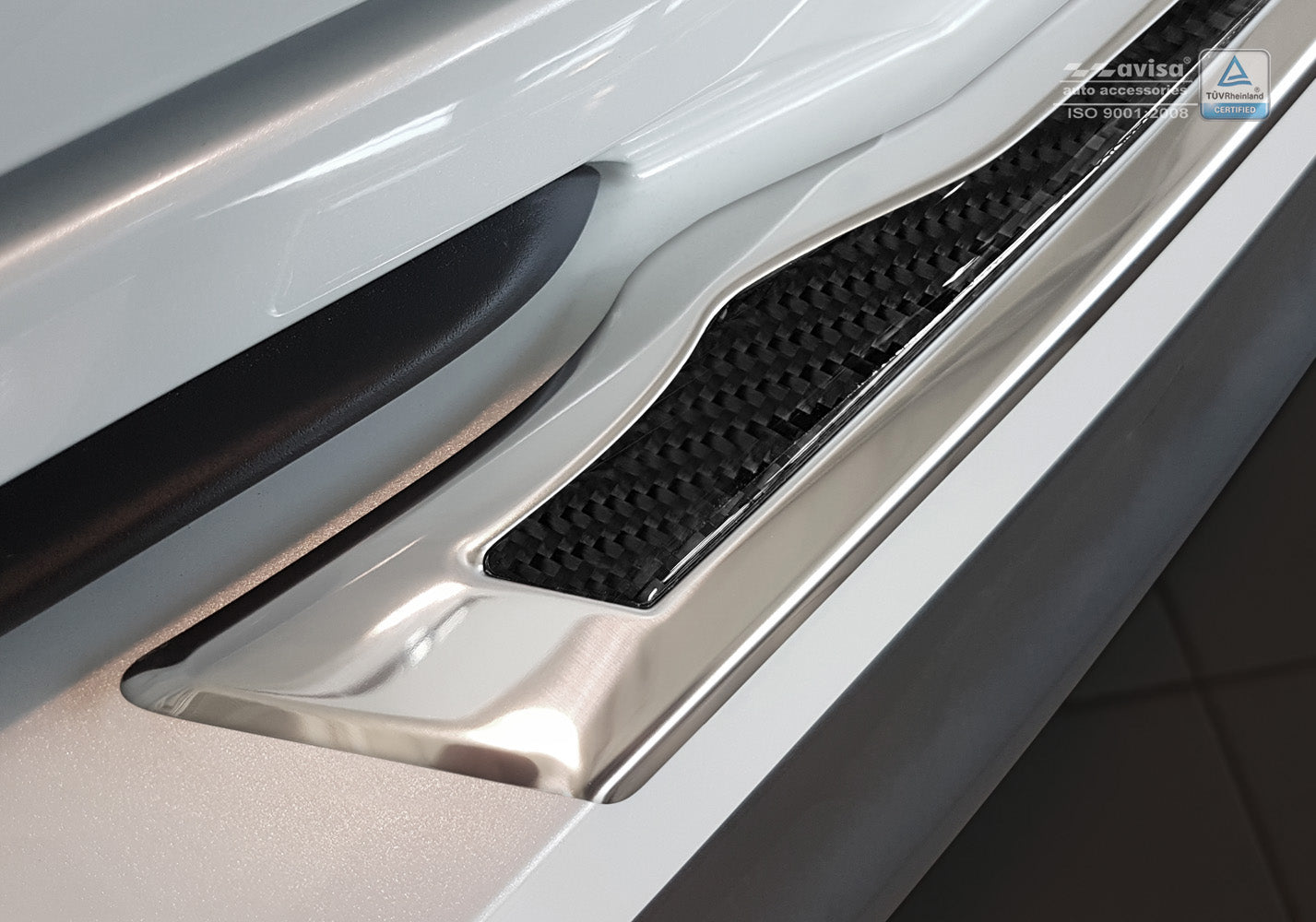Lastskydd Toyota C-Hr crossover 2016–2019, facelift 2019–2023 – Spegelblank steel,Svart Kolfiber – detaljbild 2