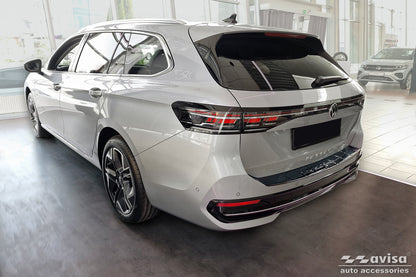 Lastskydd Volkswagen Passat B9 Variant/ R-line/ Hybrid 2024+ – Spegelblank svart – detaljbild 2
