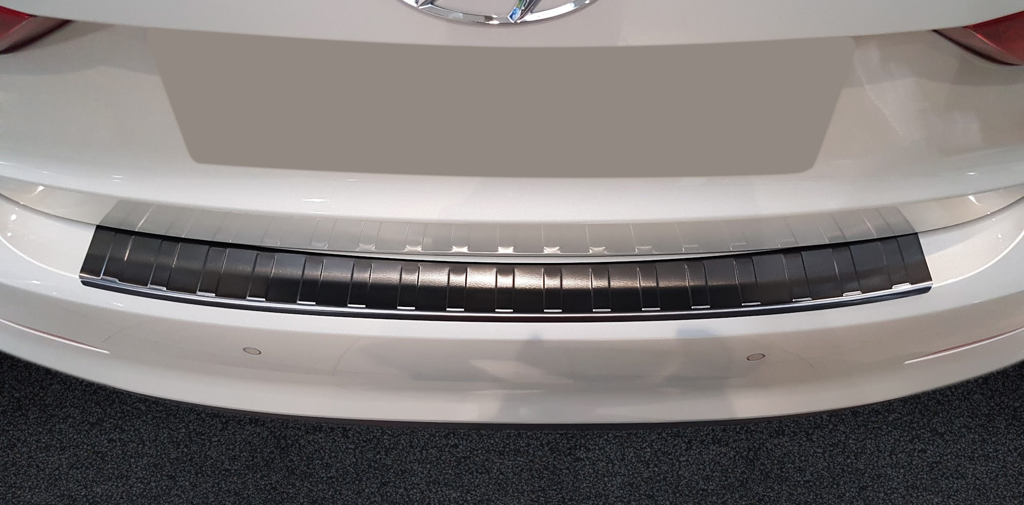 Lastskydd Hyundai Elantra VI sedan 2016–2018 – Svart – detaljbild 3