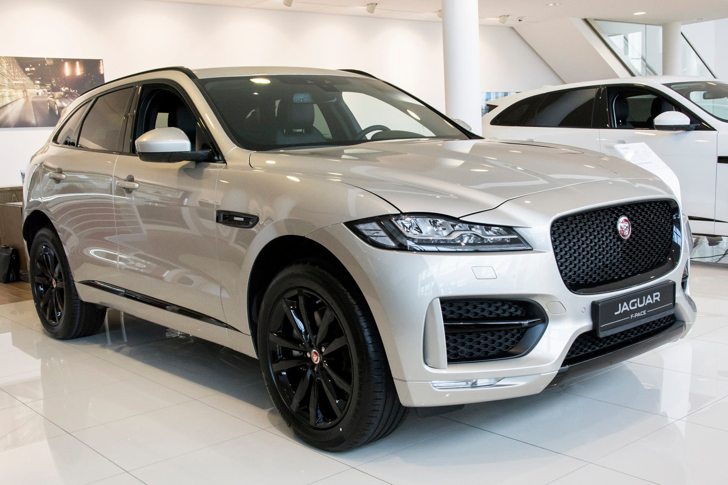 Lastskydd Jaguar F-Pace 2016–2020, facelift 2020+ – Spegelblank steel,Svart Kolfiber – detaljbild 3