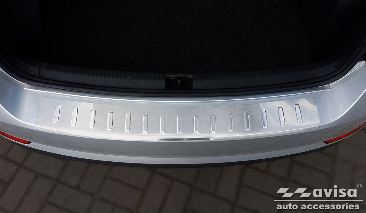 Lastskydd Skoda Rapid 2012–2017, facelift 2017+ – Silver satin – detaljbild 3