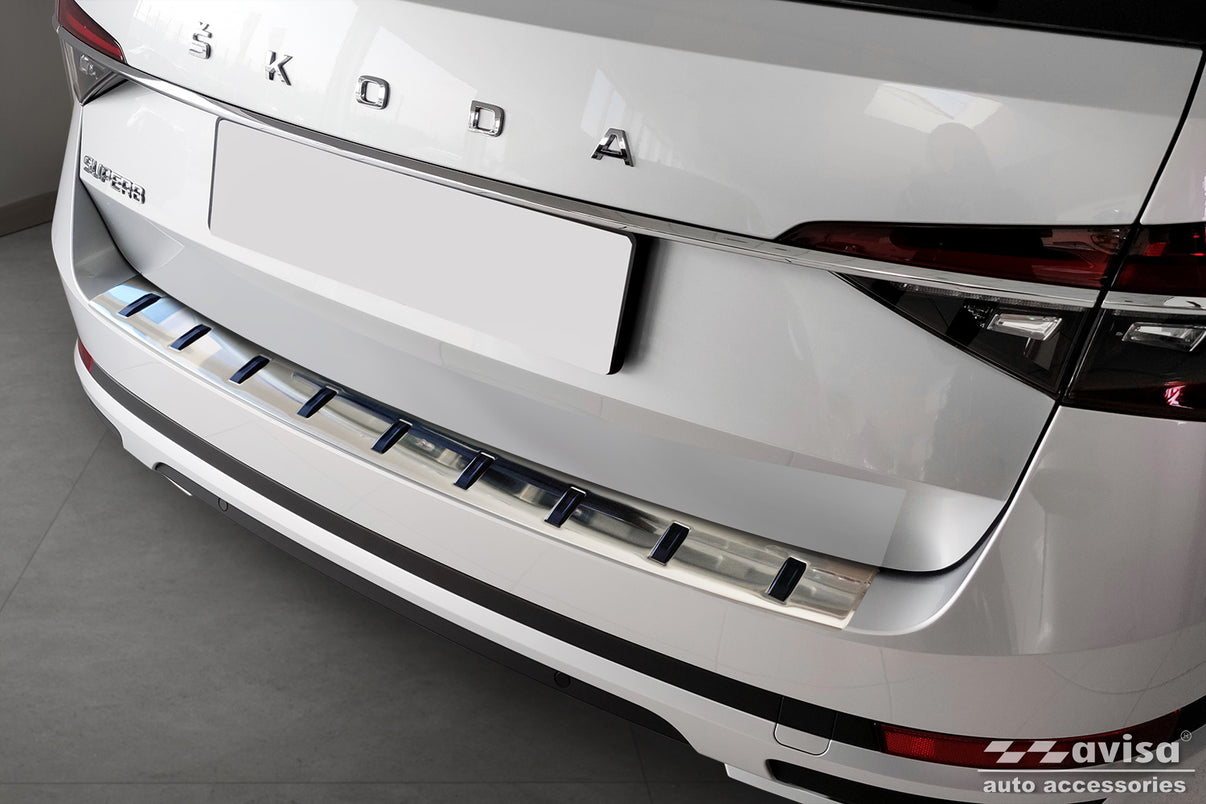 Lastskydd Strong Edition Skoda Superb III Kombi 2015–2019, facelift 2019– 2024/ Scout III 2019+ – Silver satin – detaljbild 3