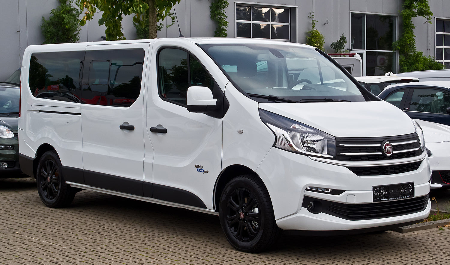 Lastskydd Fiat Talento 2016–2021 m.fl. – Silver satin – detaljbild 2