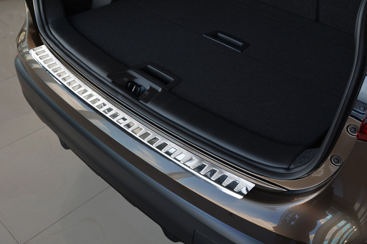 Lastskydd Nissan Qashqai II crossover 2013–2017 – Silver satin / Spegelpolerat silver – detaljbild 2