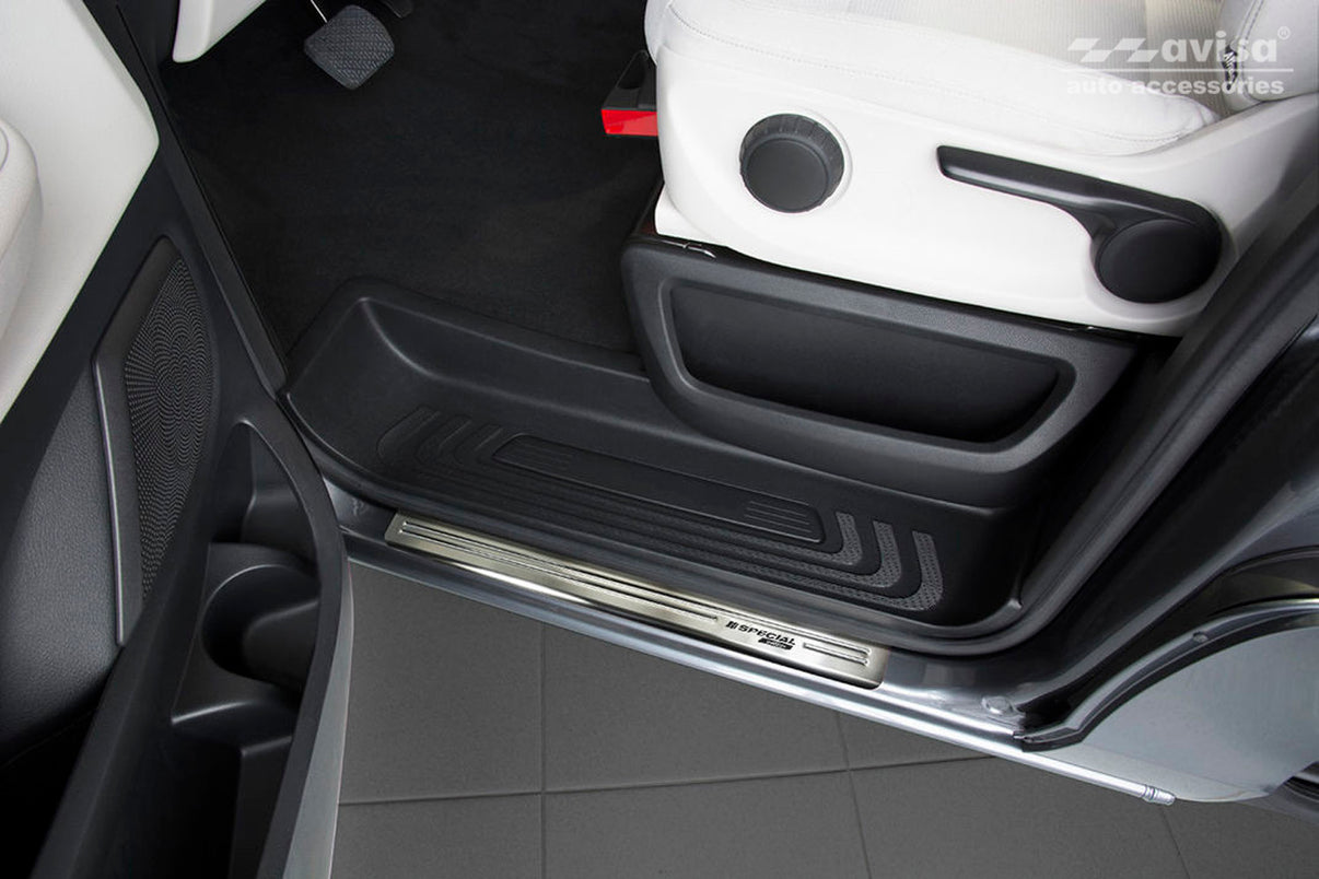Tröskelskydd Special Edition Mercedes V Class W447/ Vito III 2014+ – Silver satin – detaljbild 3
