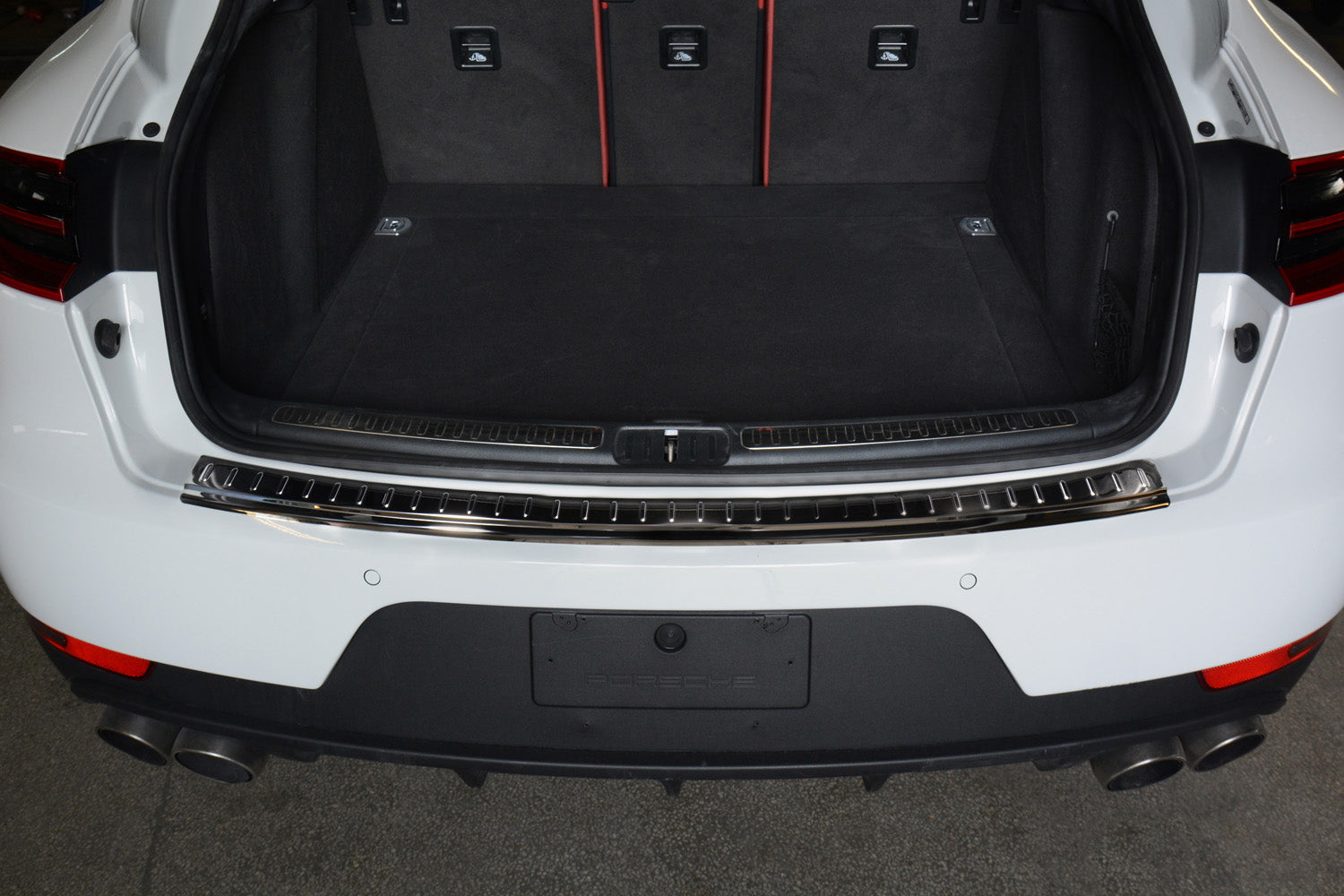 Lastskydd Porsche Macan 2013–2019, facelift 2019–2021, facelift 2021+ – Svart – detaljbild 3