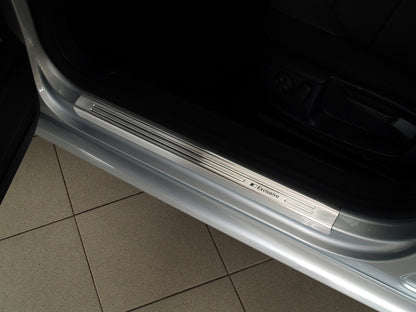 Tröskelskydd Exclusive Volkswagen Passat B6 2005–2010 / Volkswagen Passat B7 2011–2014 – Silver satin – detaljbild 3