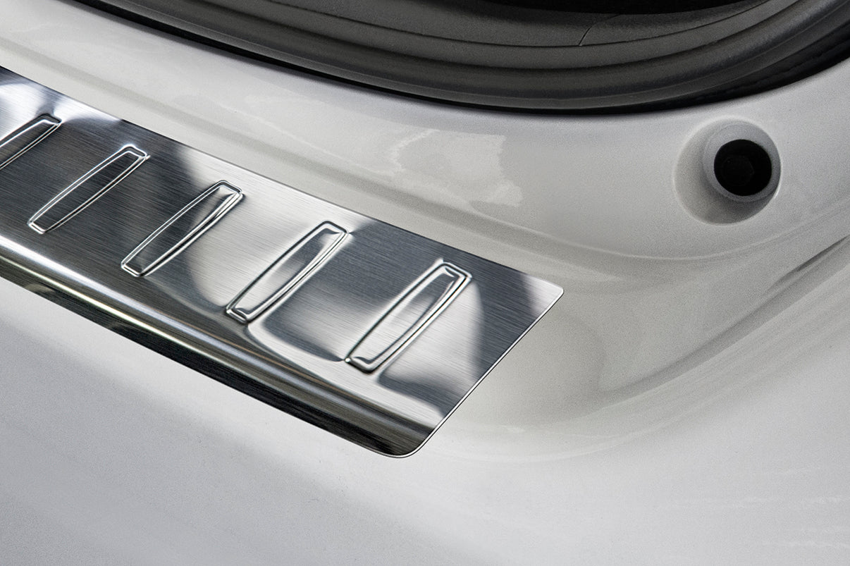 Lastskydd Toyota Yaris III halvkombi facelift 2014–2017, facelift 2017–2019 – Silver satin