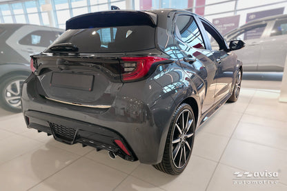 Bakluckelist Toyota Yaris IV halvkombi 5-dörrars/ Hybrid/ GR 2020–2024 facelift 2024+ – Spegelpolerat silver – detaljbild 2