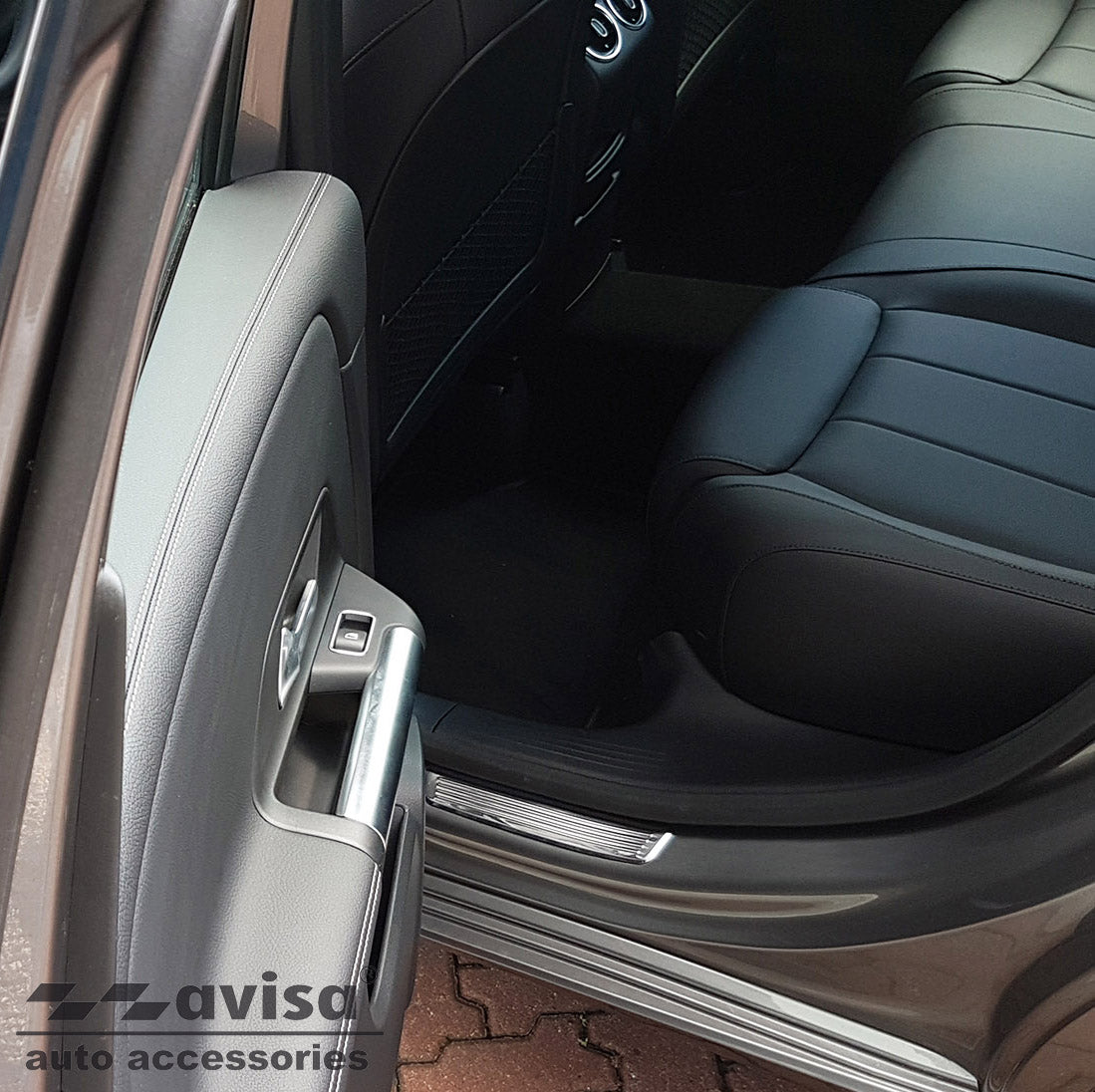 Tröskelskydd Mercedes B Class III W247 2018+/ AMG 2018+ / Mercedes B Class 250 e Plug-in Hybrid 2021+ – Spegelpolerat silver – detaljbild 3