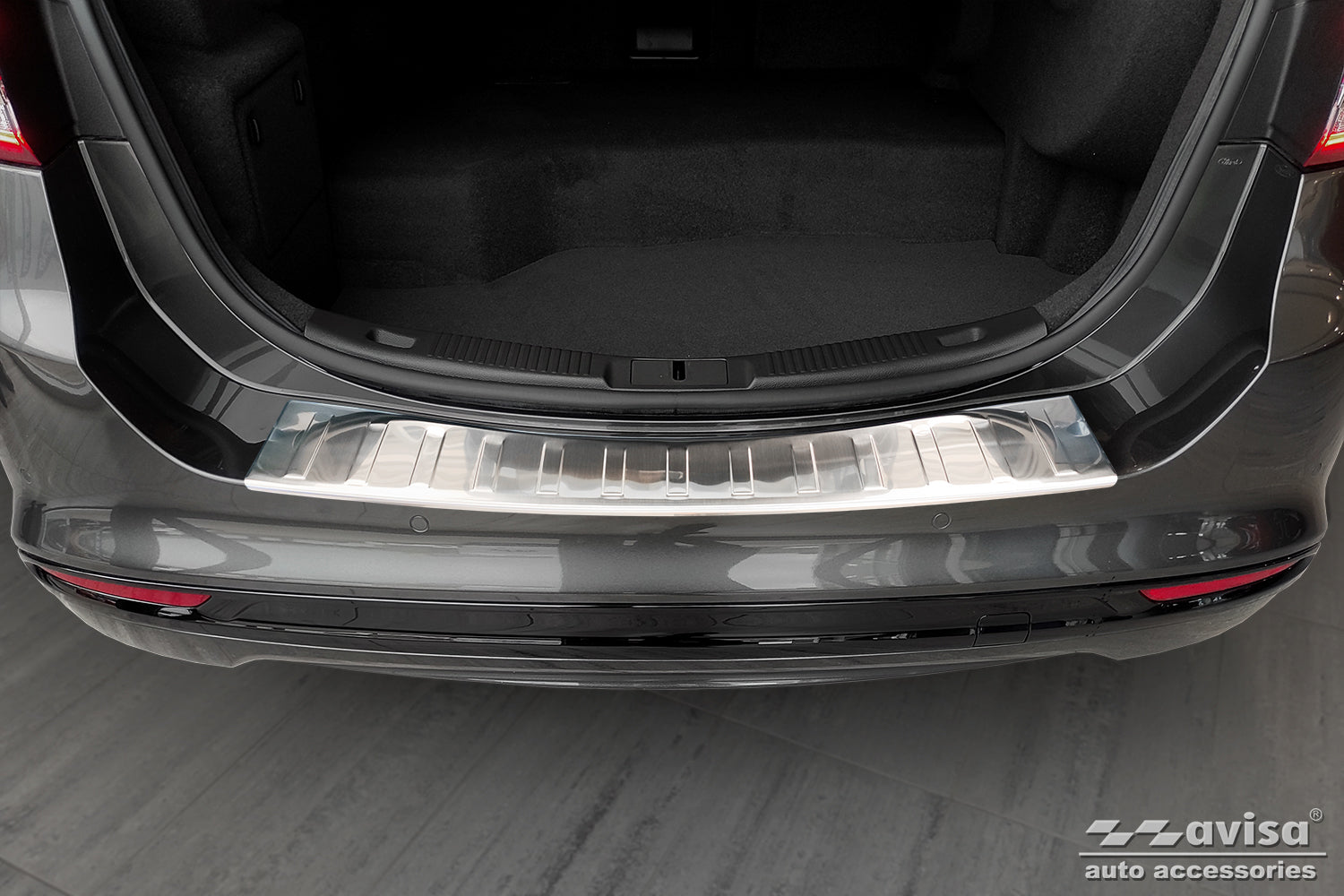 Lastskydd Ford Mondeo MK5 halvkombi 5-dörrars/ sedan 2014–2019, facelift 2019+ – Silver satin – detaljbild 3