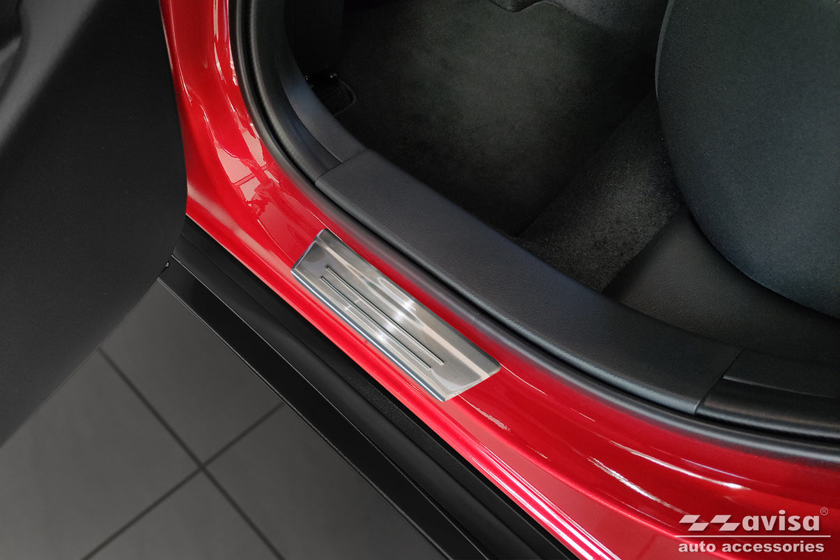Tröskelskydd Lines Mazda CX-30 2019+ – Silver satin – detaljbild 2