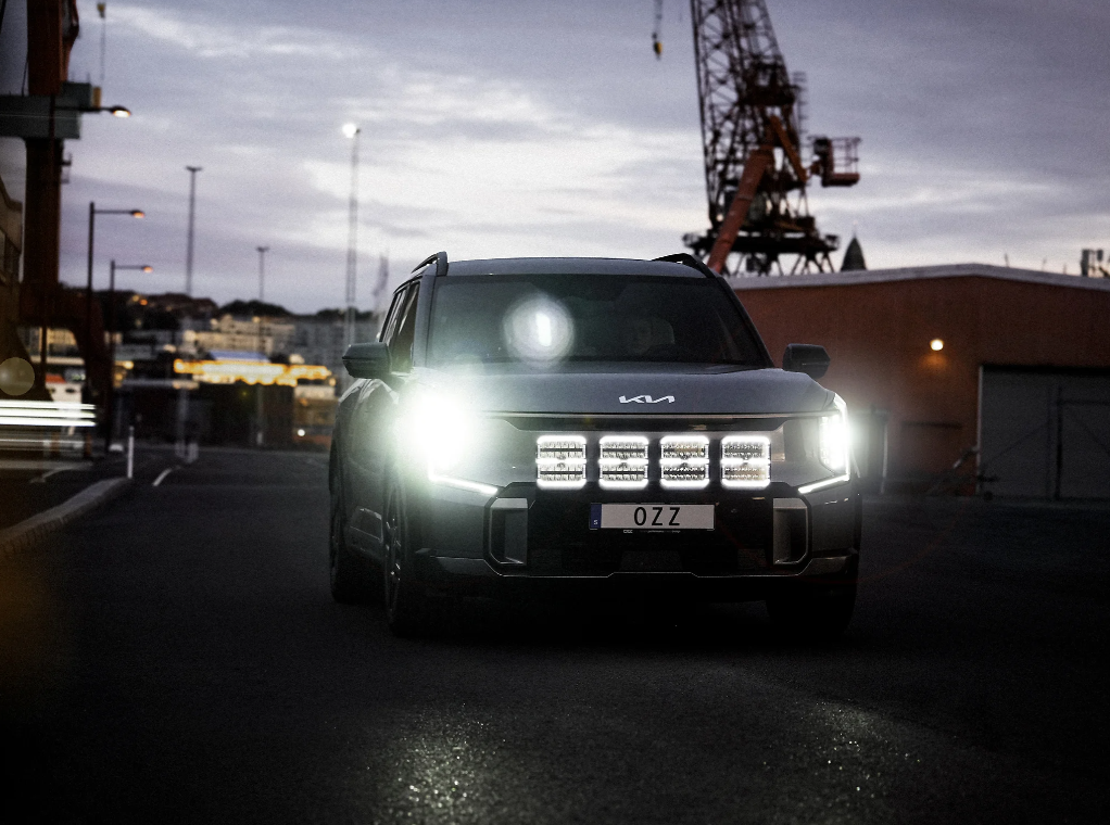 kompletterande produktbild av OZZ SQR 9″ Black 160W – LED Extraljus – OZZ