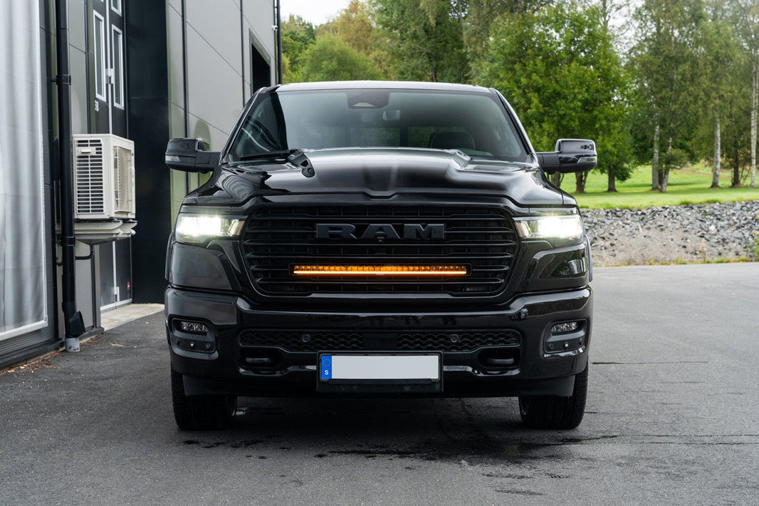produktbild framifrån visande Modellanpassat fäste för Ram 1500 Limited/Laramie – Carlevel