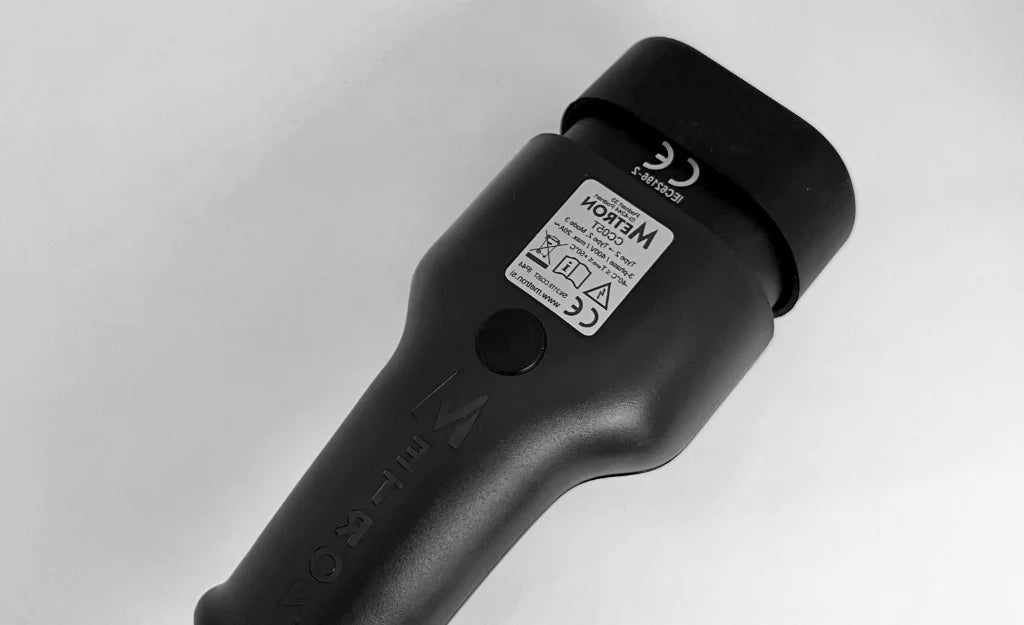 Ladekabel Type 2 til Type 2 11/22 kW 400 V 16/32A 3-faset med Tesla-knap Evconnect - i brug | Evconnect