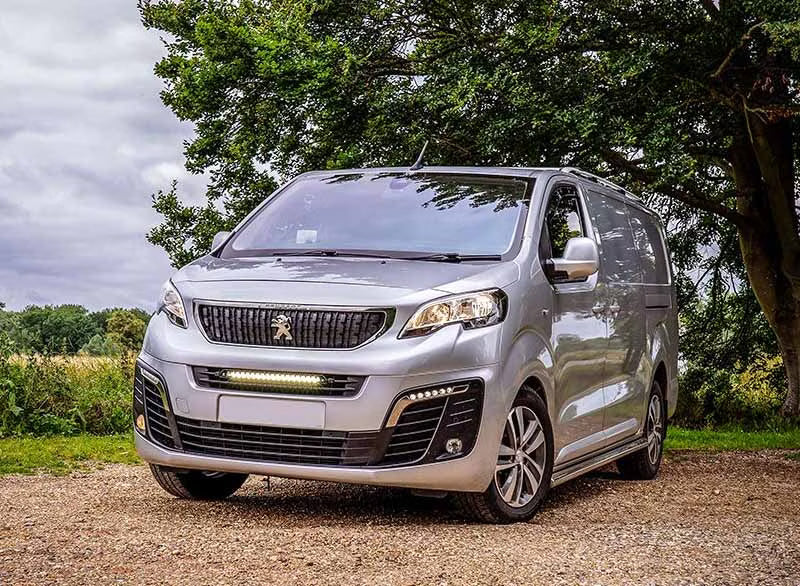Grillsæt ekstra lys Linear 18 – Peugeot Expert / Vivaro / Jumpy – LED-rampe – produktbillede