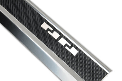 Tröskelskydd till Mazda 3 III 2013–2019 – Kolfiber-look (stål)