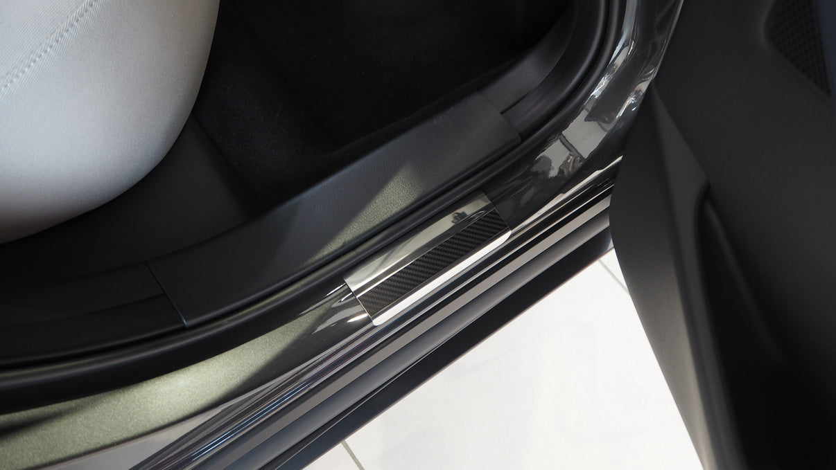 Tröskelskydd Mazda CX-30 2019+ – kolfiber-look