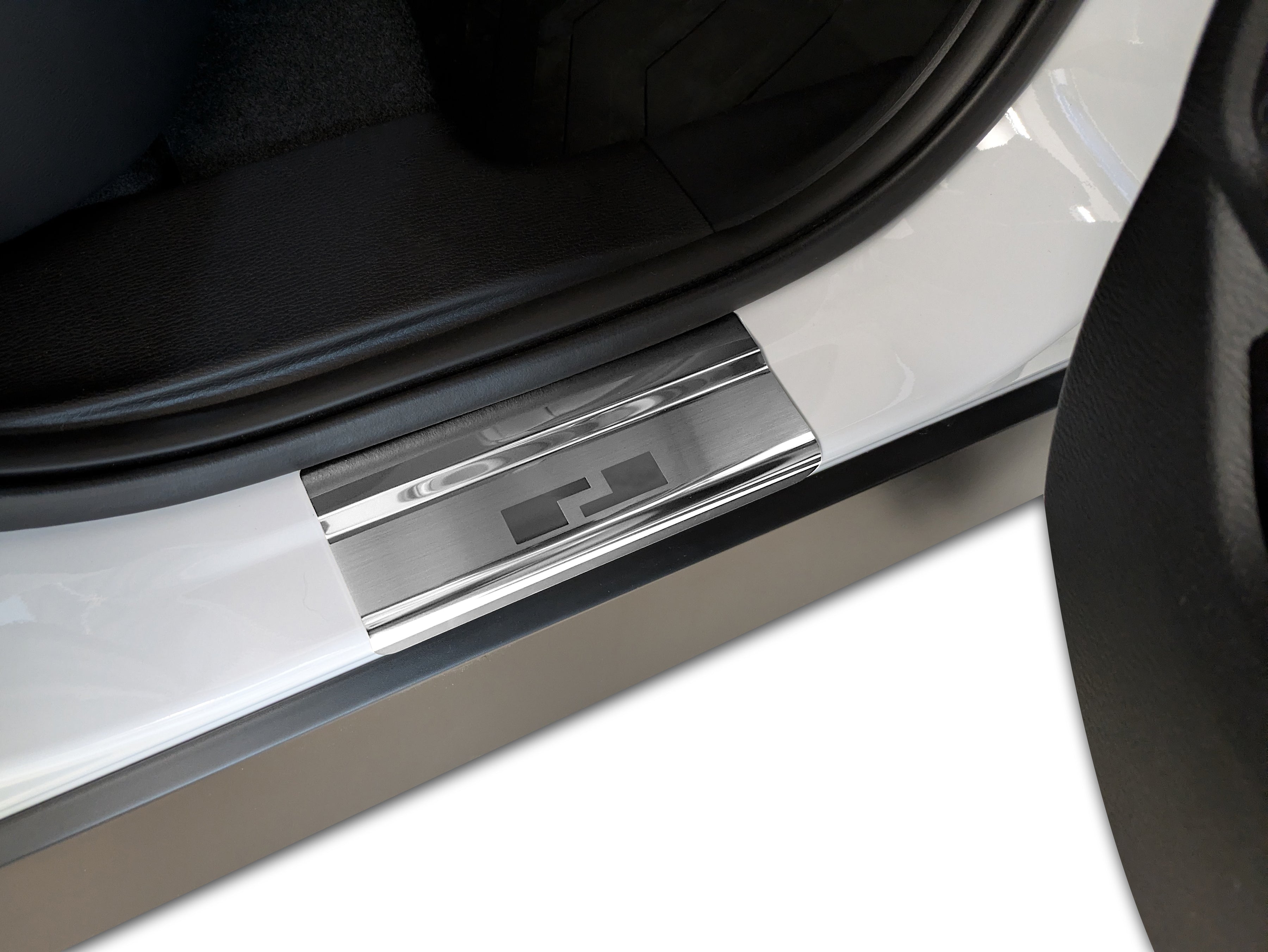 Tröskelskydd Mitsubishi Outlander IV 2025+ – rostfritt stål – bild 3