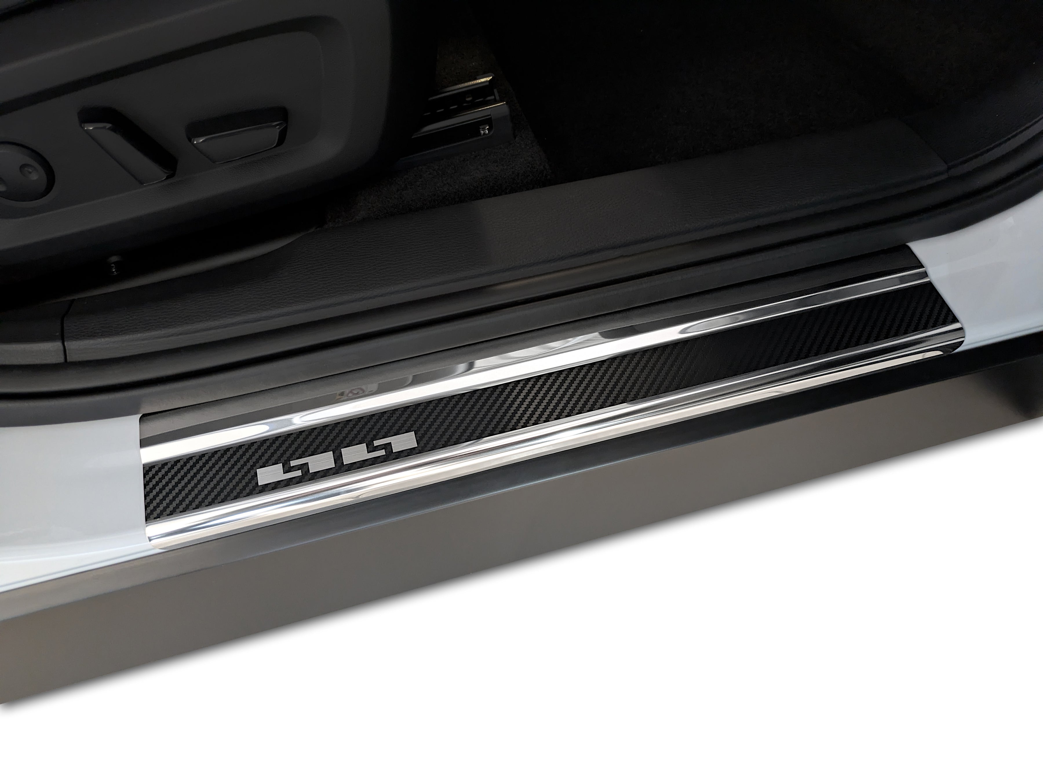 Tröskelskydd Mitsubishi Outlander IV 2025+ – kolfiber-look – bild 2