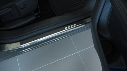 Tröskelskydd till Peugeot 5008 II 2017–2024 – Kolfiber-look (stål)
