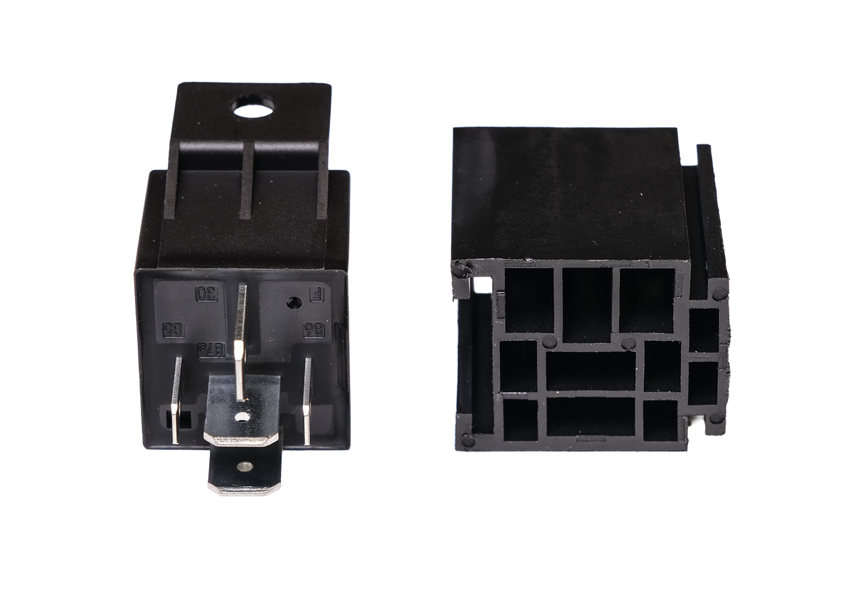 Relæ 80A/60A – 24V – 5 – PIN – 5 – skiftende ben – produkt set fra siden | Carlevel