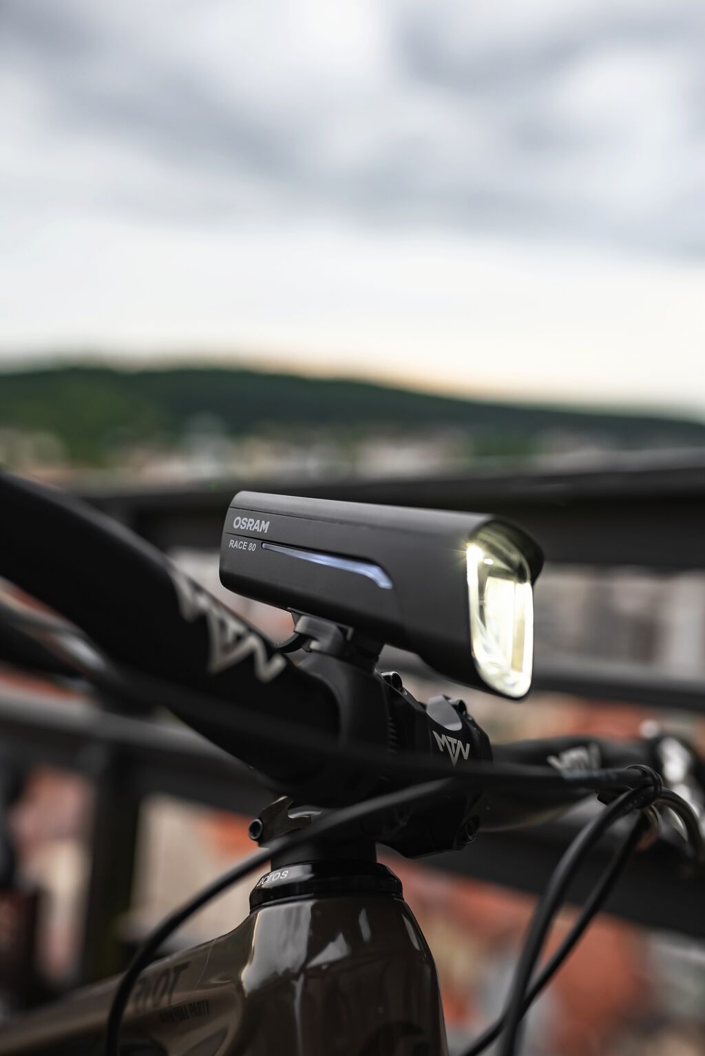 detaljbild av OSRAM LEDsBIKE RACE 80 SET – OSRAM