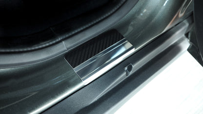 Tröskelskydd Toyota Aygo X 2022+ – kolfiber-look