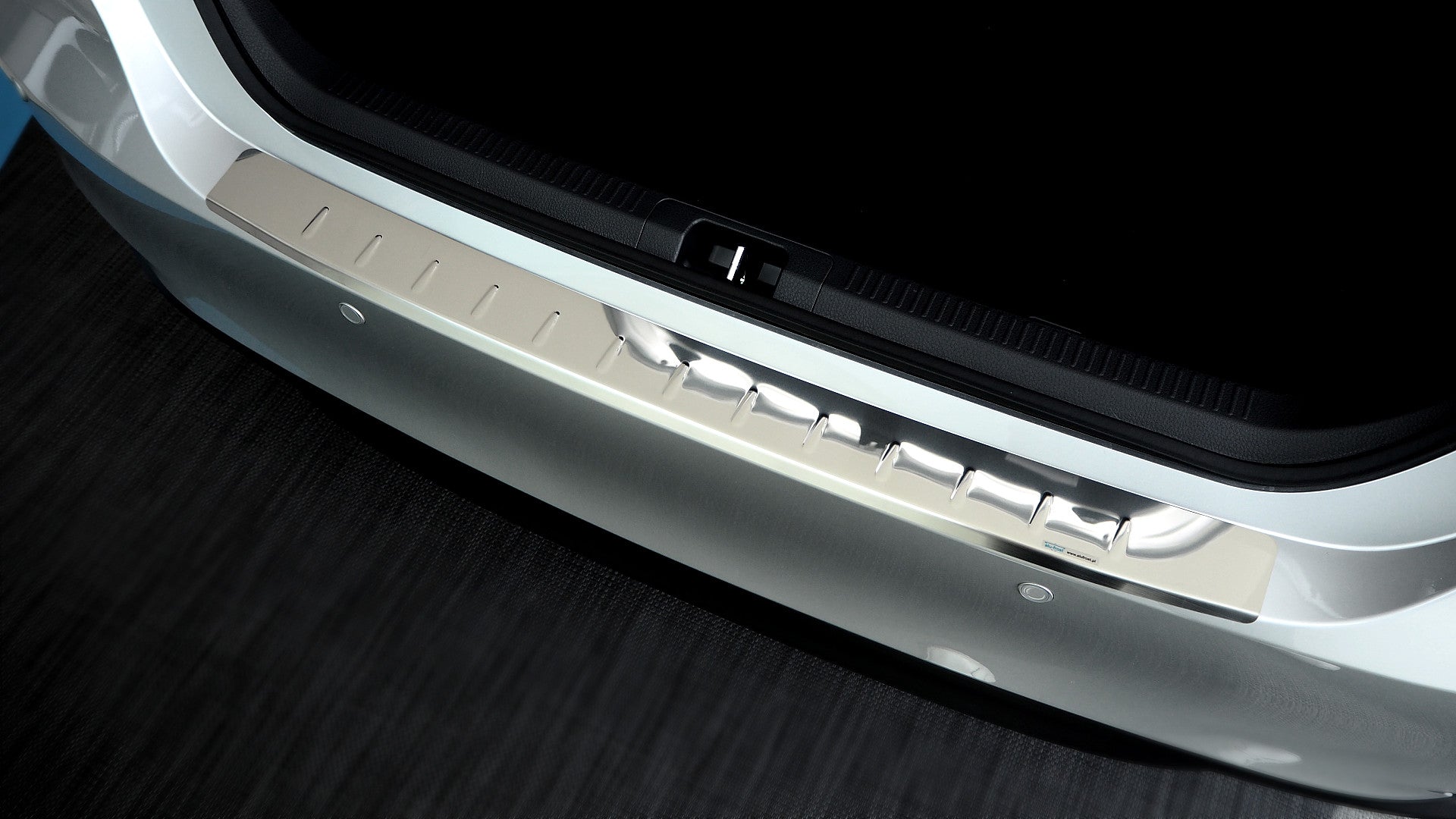 Lastskydd till Toyota Camry VIII IX 2018–2024 – Krom-look