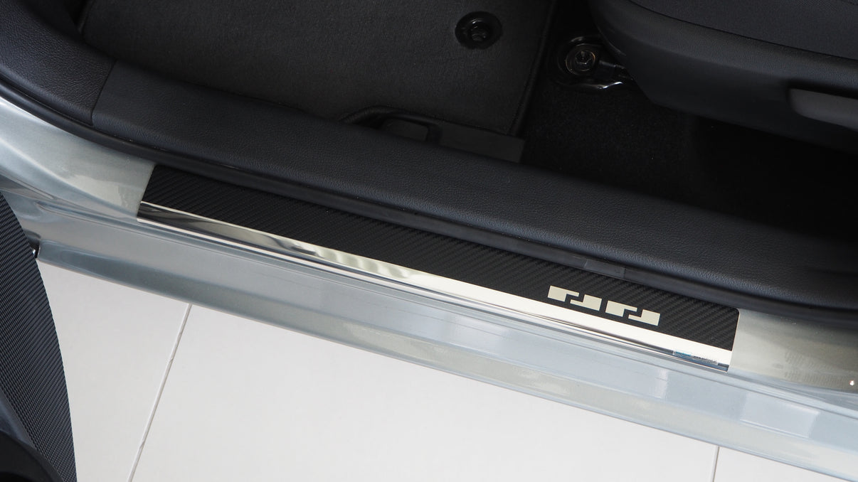 Tröskelskydd Toyota Auris II 5D 2013–2019 – kolfiber-look