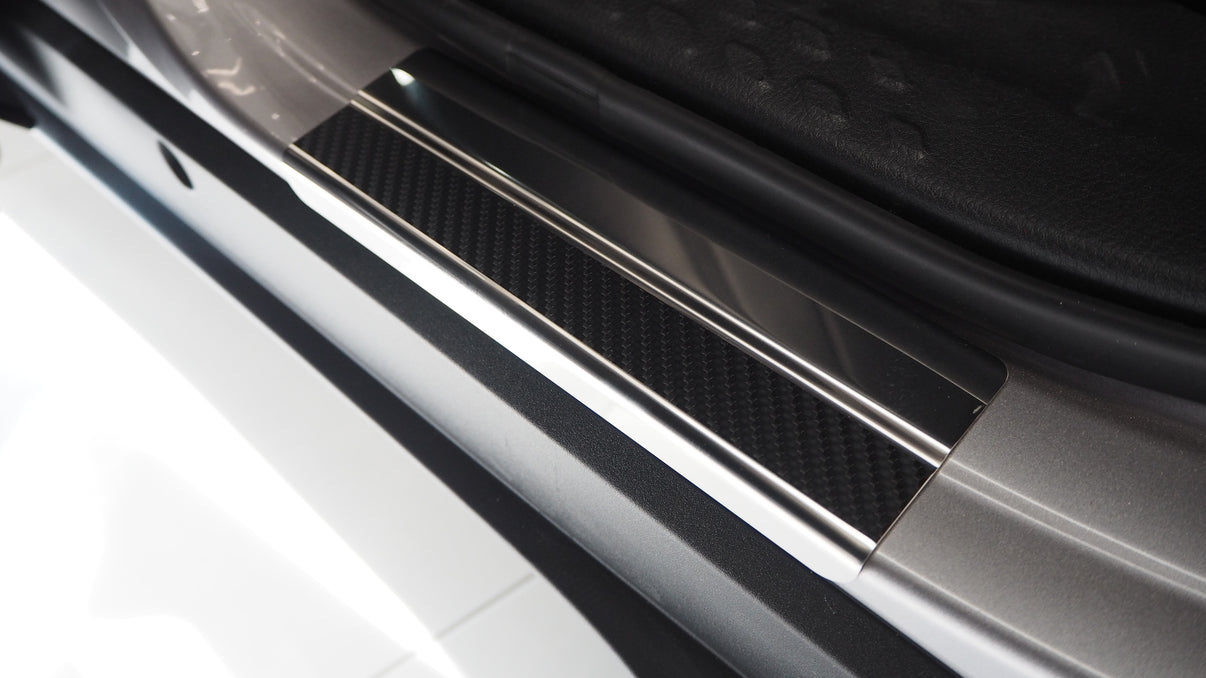 Tröskelskydd till Toyota C-HR 2016–2023 – Kolfiber-look