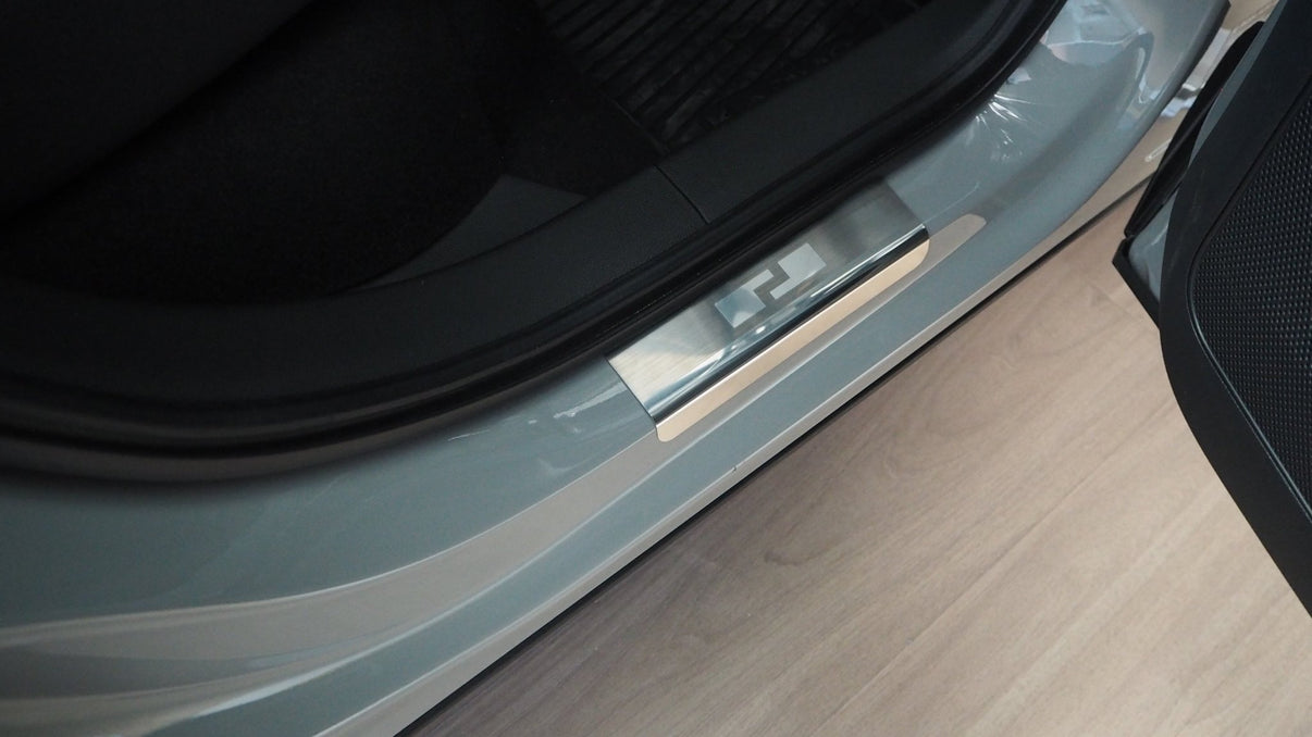 Sillbeskyttere til Skoda Karoq/Karoq FL/Seat Ateca 2017+ - Rustfrit stål | Alu-Frost - nærbillede detaljer | Alu-Frost